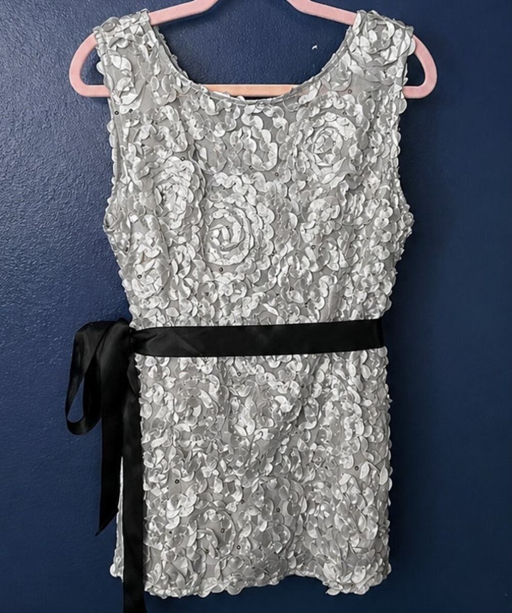 Onyx Nite Floral Applique Sleeveless Blouse White Sequin Black Ribbon Belt XL